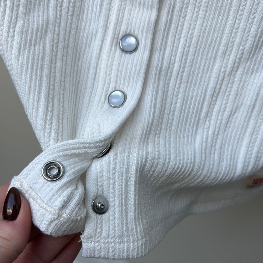 White Button-Up Ribbed Top - Picture 4 of 6